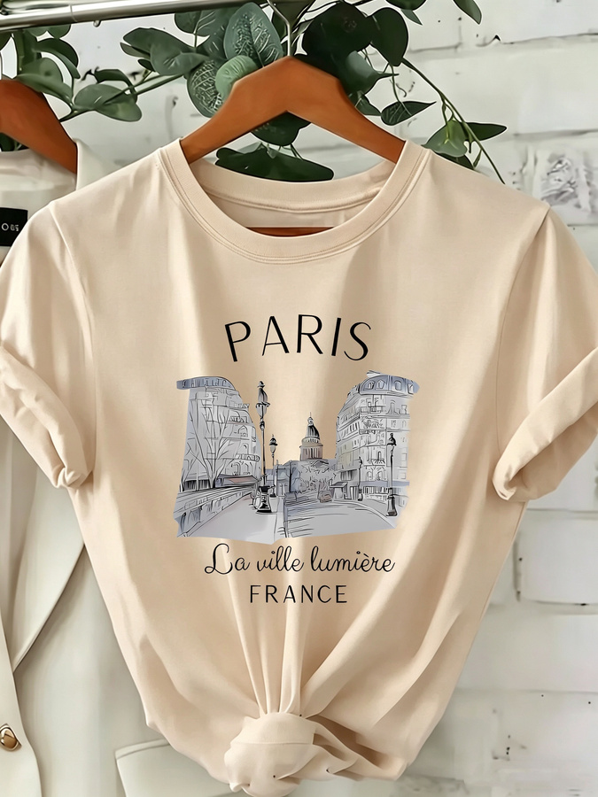 Street Fashion Paris 2025 Trends - T-shirt girocollo da donna con stampa