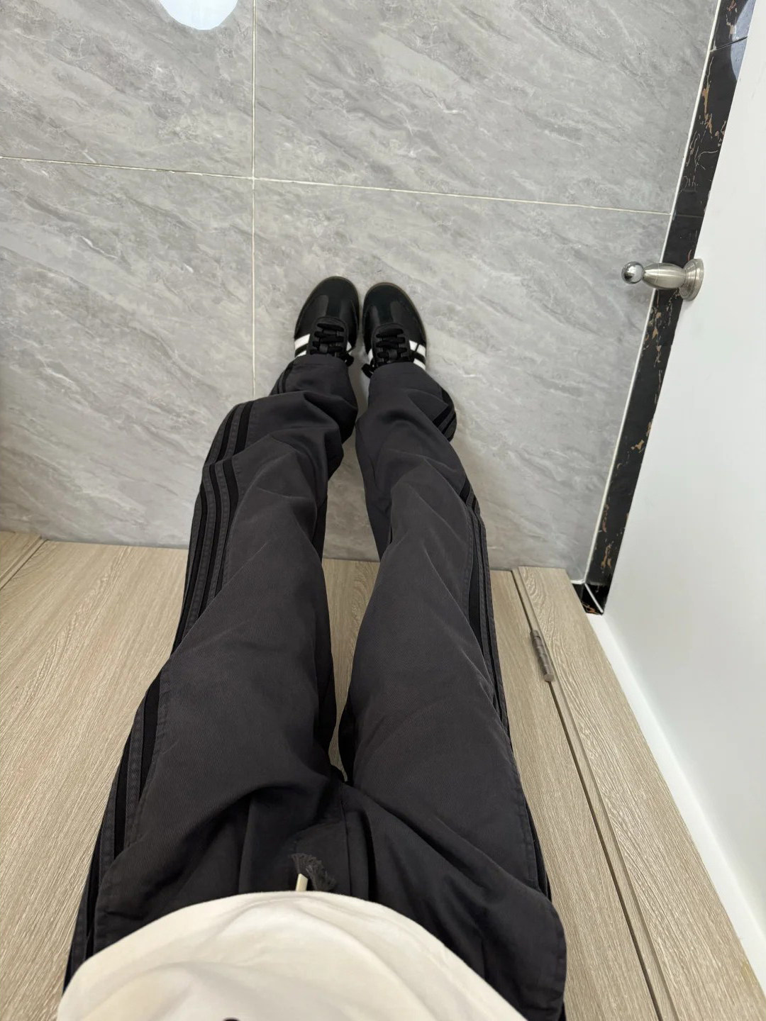 Pantaloni a gamba dritta Clean - Street Fashion Vibes recensione e prezzo