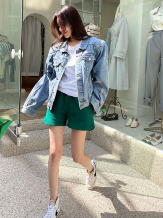Giacca di jeans classica e int - Street Fashion Hong Kong recensione e prezzo