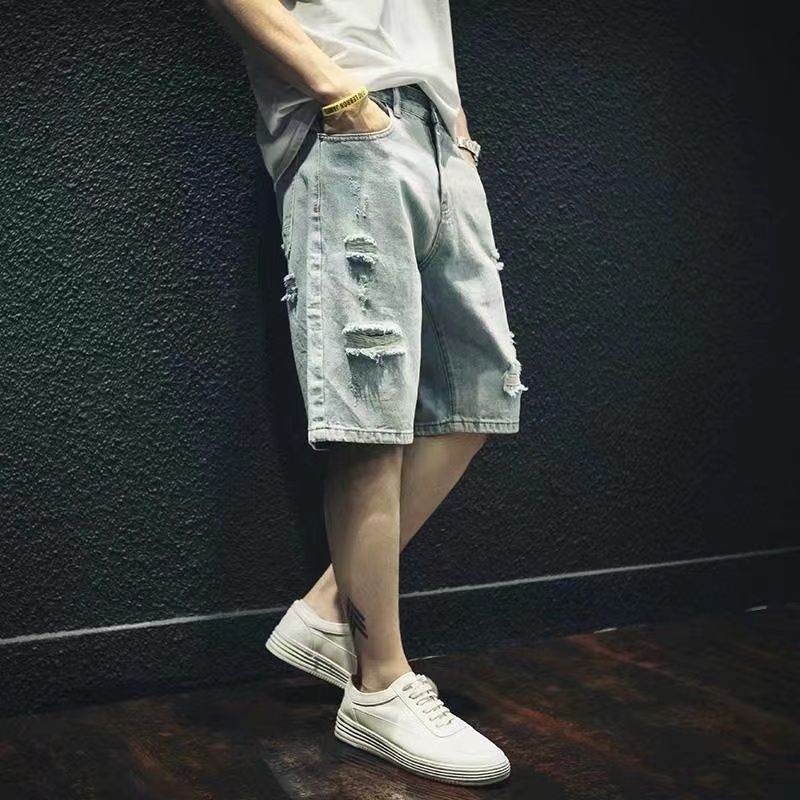 Shorts in denim strappati da u - Street Fashion Hong Kong recensione e prezzo