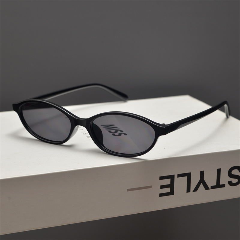 Nuovi Occhiali da Sole Ovali R - Street Fashion Glasses recensione e prezzo