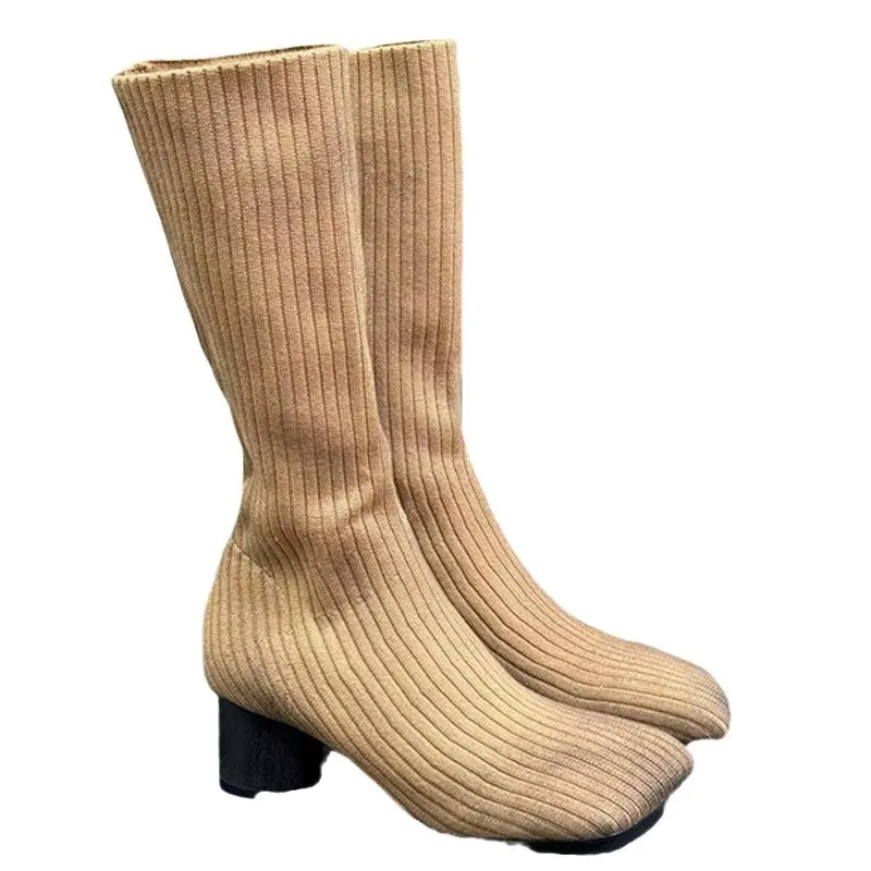 Calzini elastici a punta con t - Street Fashion Rome 2025 recensione e prezzo