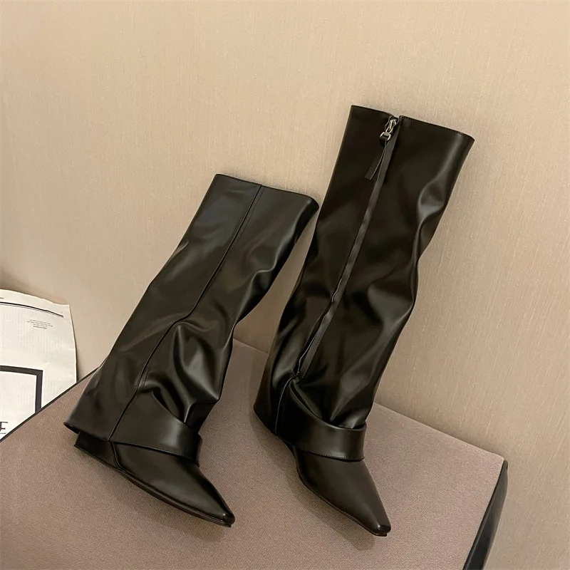 Designer Donna Pantaloni Gambe - Street Fashion Rome 2025 recensione e prezzo
