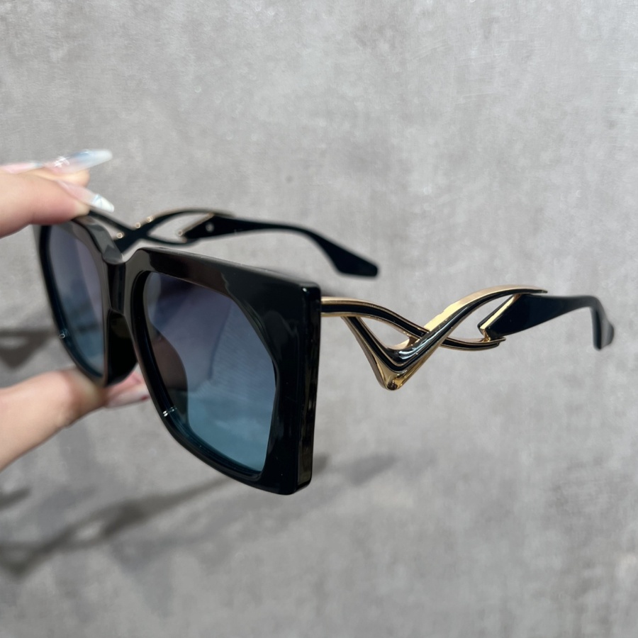Occhiali da Sole Unisex 1Pc, N - Street Fashion Photoshoot recensione e prezzo