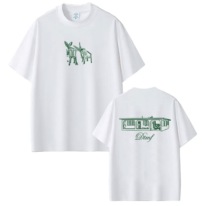 T-Shirt Rapper Bad Bunny 'Debi - Foto Street Fashion recensione e prezzo