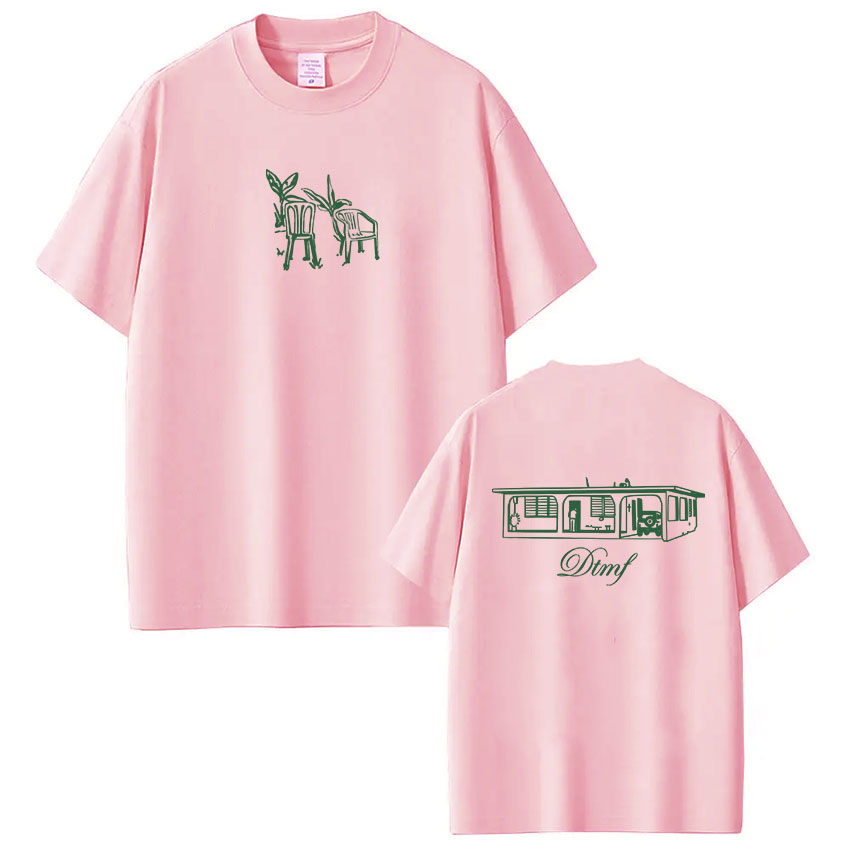T-Shirt Rapper Bad Bunny 'Debi - Foto Street Fashion recensione e prezzo