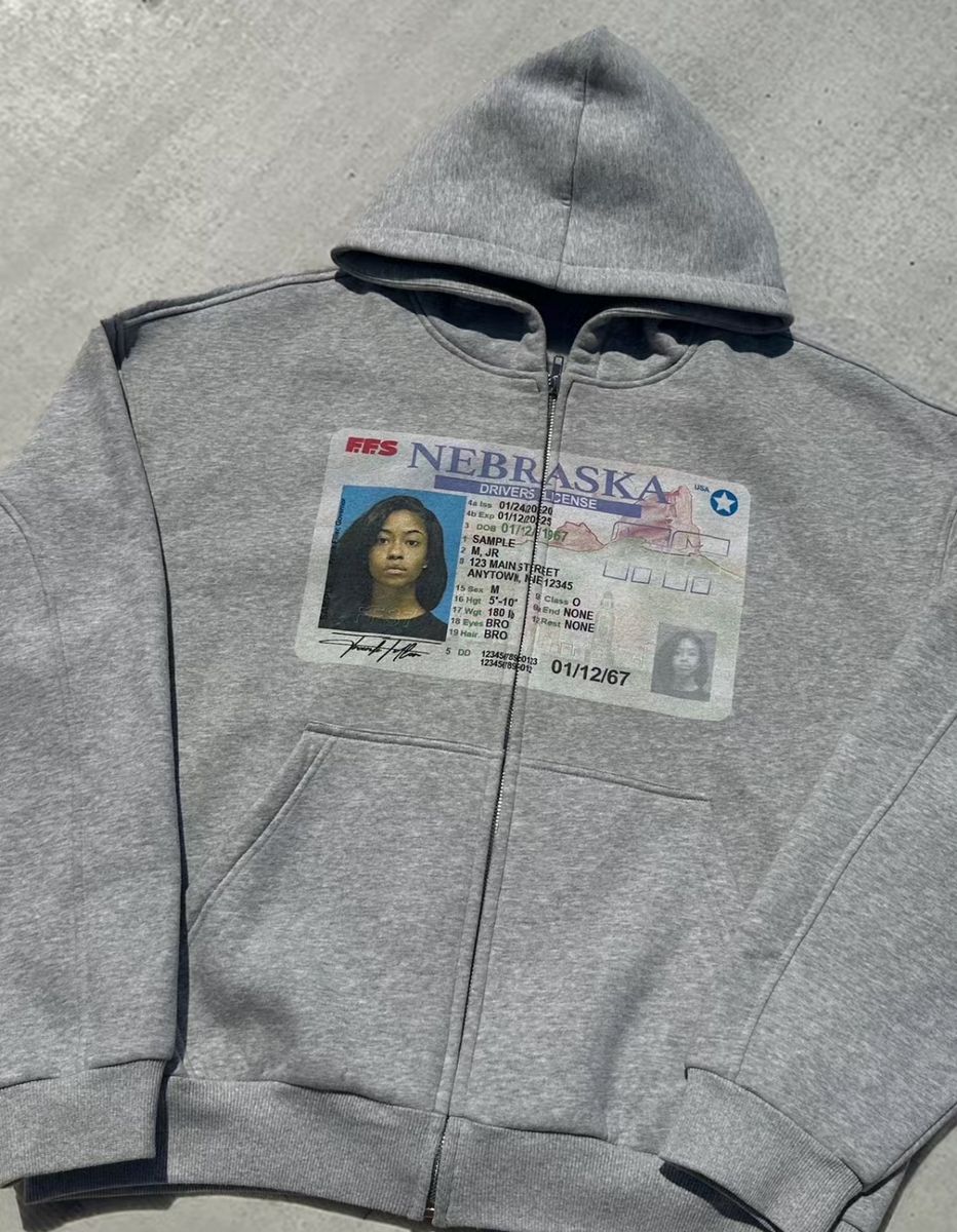 Felpe con cappuccio grigie in  - Street Fashion In New York recensione e prezzo