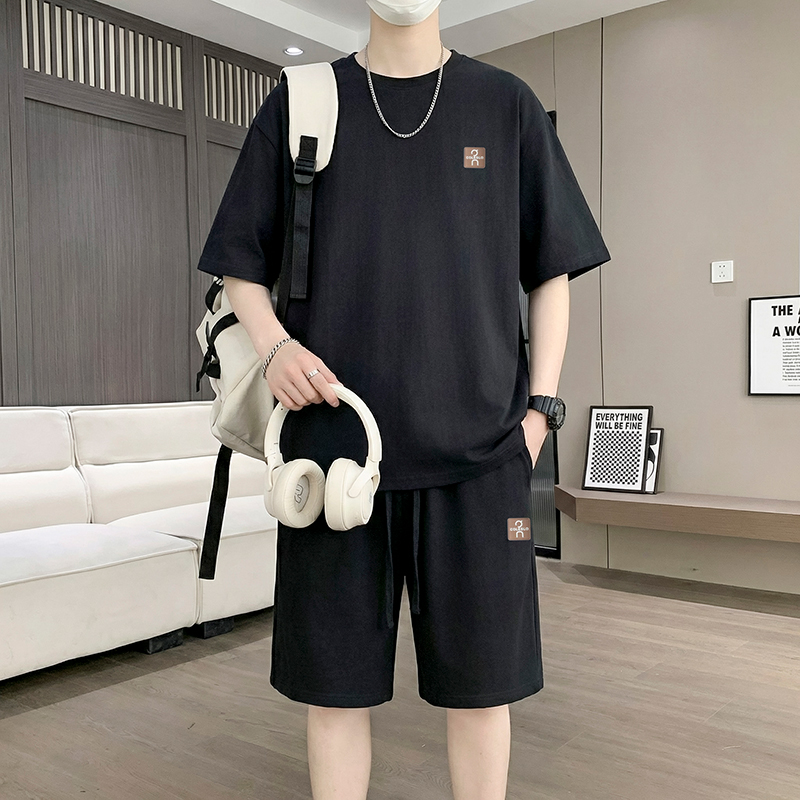 【T-shirt + pantaloncini a 5 pu - Street Fashion In China recensione e prezzo