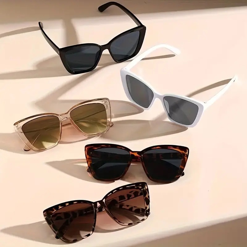 Occhiali da Sole Cat Eye INS c - Street Fashion Photoshoot recensione e prezzo