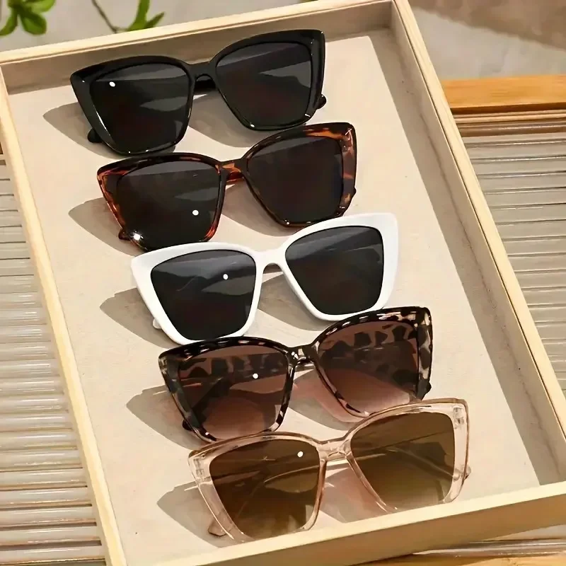 Occhiali da Sole Cat Eye INS c - Street Fashion Photoshoot recensione e prezzo