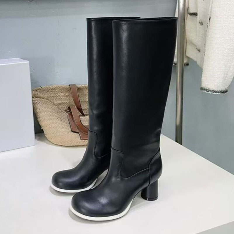 Stivali elasticizzati in vera  - Street Fashion Rome 2025 recensione e prezzo