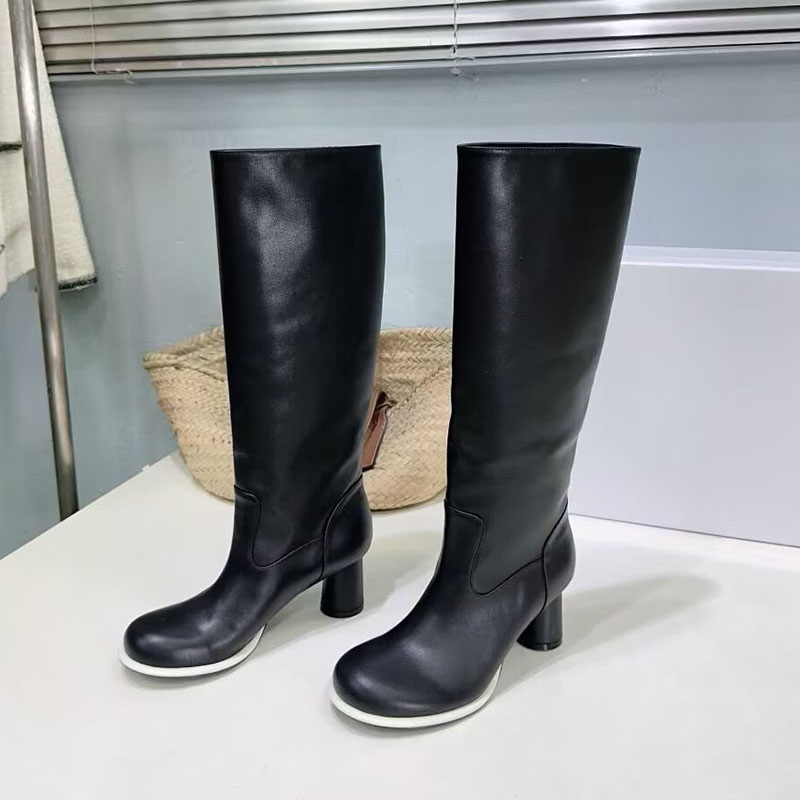 Stivali elasticizzati in vera  - Street Fashion Rome 2025 recensione e prezzo