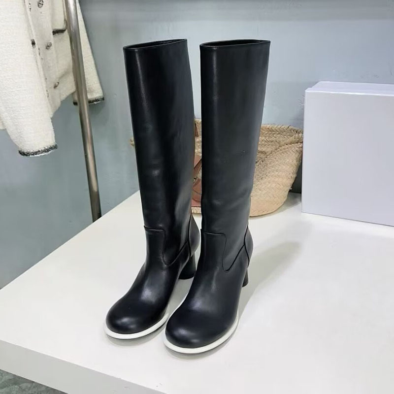 Stivali elasticizzati in vera  - Street Fashion Rome 2025 recensione e prezzo