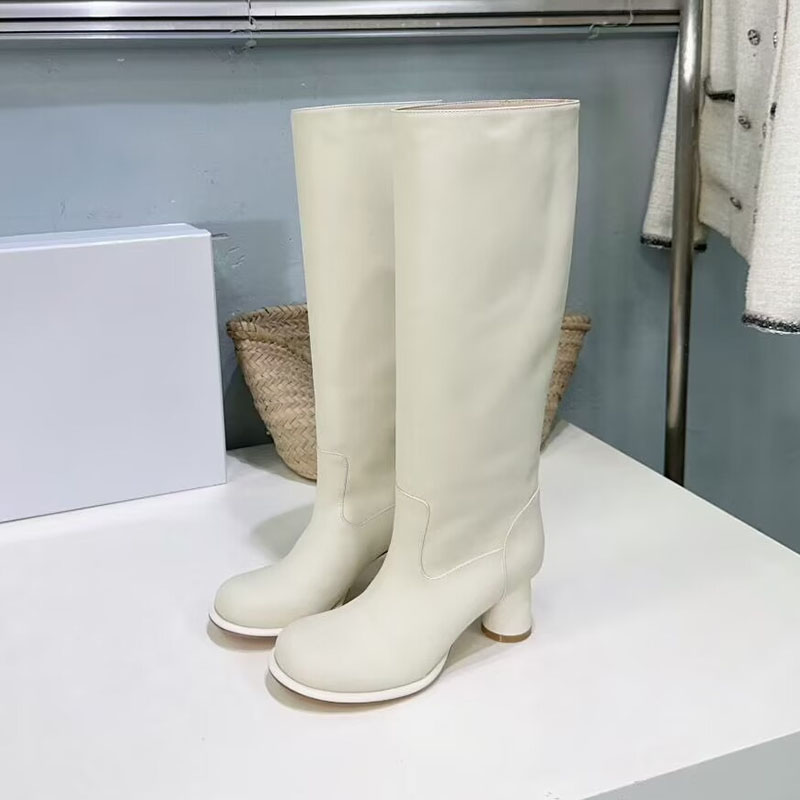 Stivali elasticizzati in vera  - Street Fashion Rome 2025 recensione e prezzo